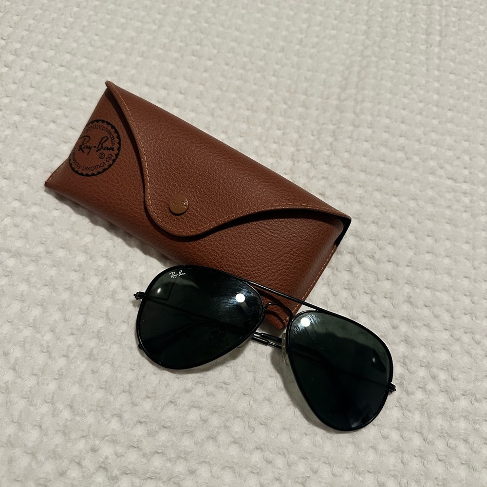 COPY - Black aviator raybans